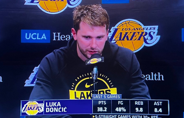 卢卡盛赞勒布朗飞身扑救展现职业精神