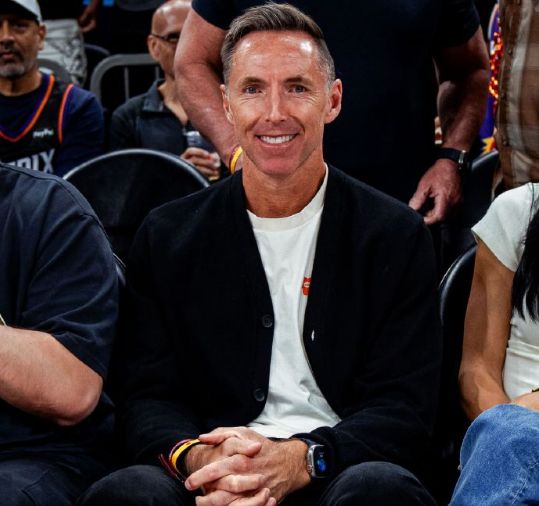 太阳双星爆发终结五连败 布克砍25+6助攻率队大胜