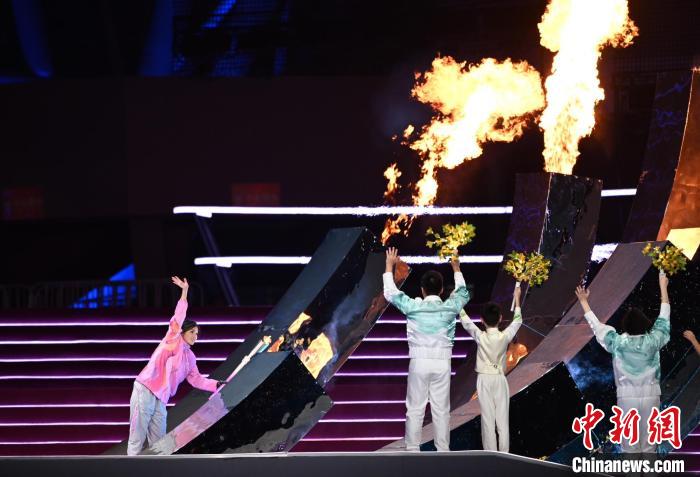 智能仿生手点燃主火炬 科技赋能残障运动员共赴