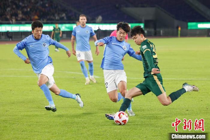 浙江绿城主场大胜深圳新鹏城 小将王钰栋首秀惊