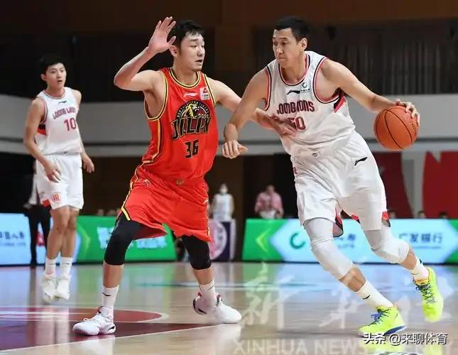 北京北汽男篮力克广州朗肽海本男篮 裁判争议引