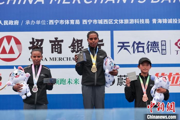 青海西宁：2024半程马拉松鸣枪，奥运冠军与万余